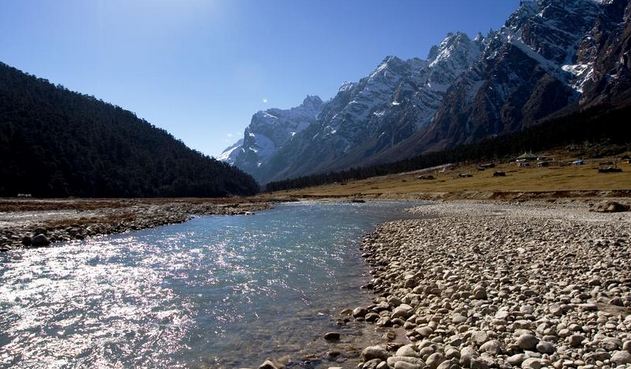 chungthang-valley-lake